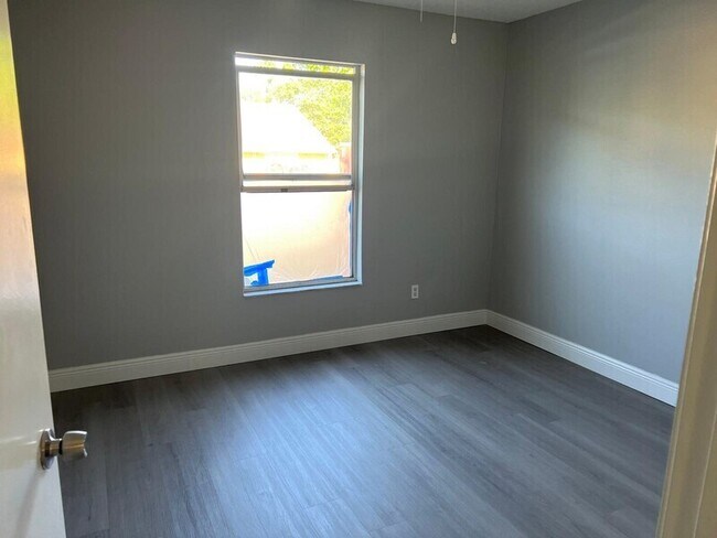 Building Photo - 36 Sandalwood Ct
