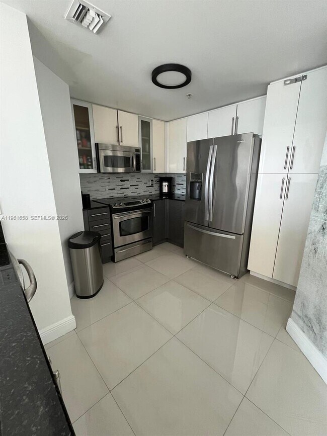 Building Photo - 7910 Harbor Island Dr