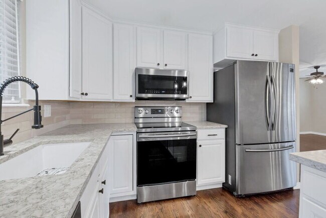 Building Photo - 7085 W 71st Ave