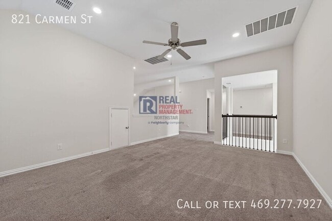 Building Photo - 821 Carmen St