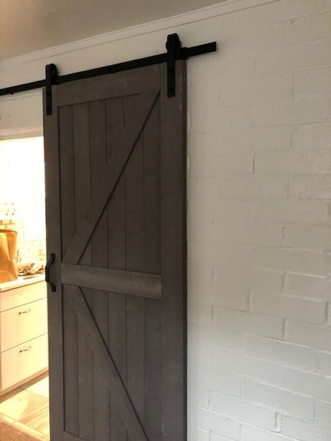 Building Photo - 1421 Florence Ln