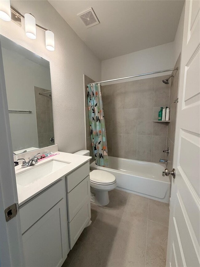 Building Photo - 230 Eagle Ford Dr