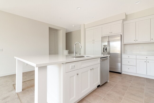 Building Photo - SOUTHCOVE Luxury: SPACIOUS TOWNHOME with O...