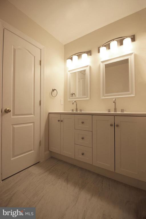 Building Photo - 141 Chevy Chase St