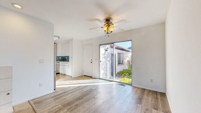 Building Photo - Charming 3 Bedroom 2.5 Bath with Bonus Room and Private Yard!