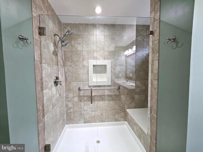 Building Photo - 5 Harcourt Dr