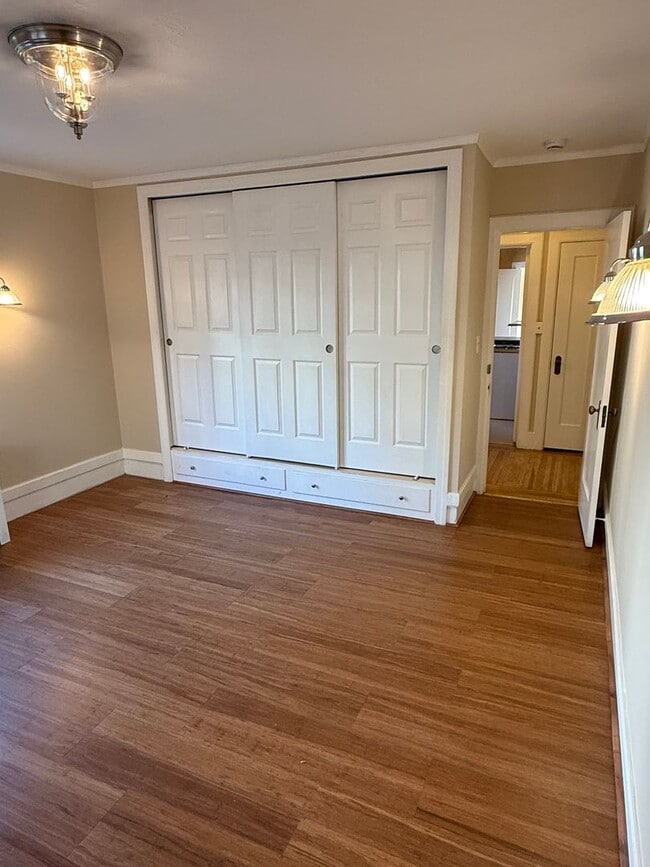 Building Photo - Great 2 Bedroom Rental Home in Crocker Highland District