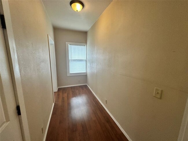 Building Photo - 750 Jenkins Ave