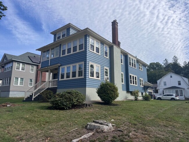 Building Photo - 398 Lovell St