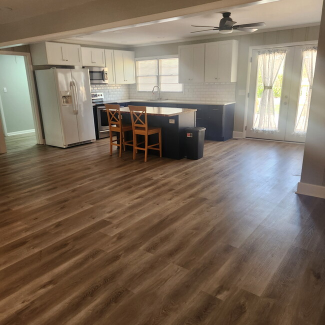 Building Photo - 700 Bragg Cir