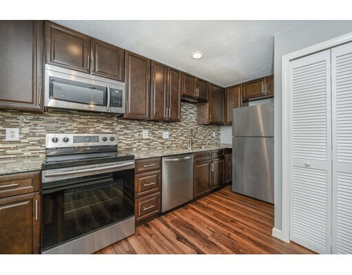 Building Photo - 11 Gibbs St