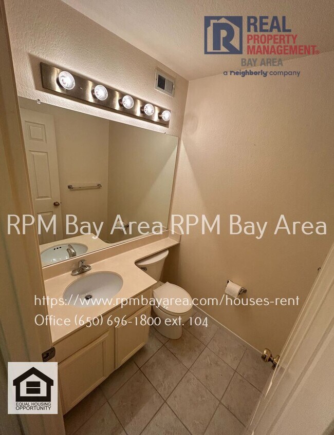 Building Photo - Bright and Airy 2BD 2.5 BTH Townhouse in Daly City
