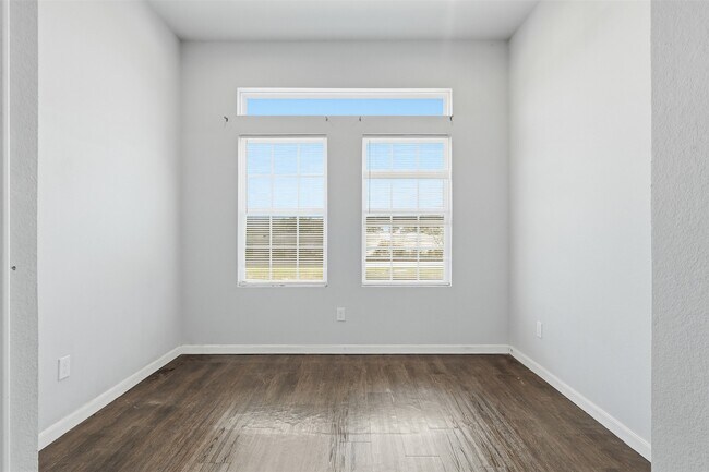 Building Photo - 4937 Ambient Dr