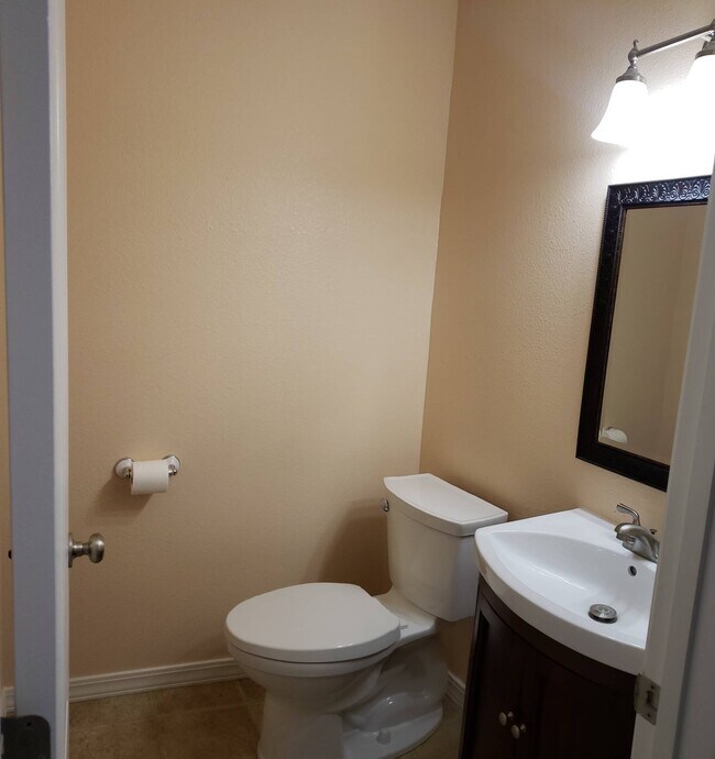 Building Photo - 262 Wellington Dr