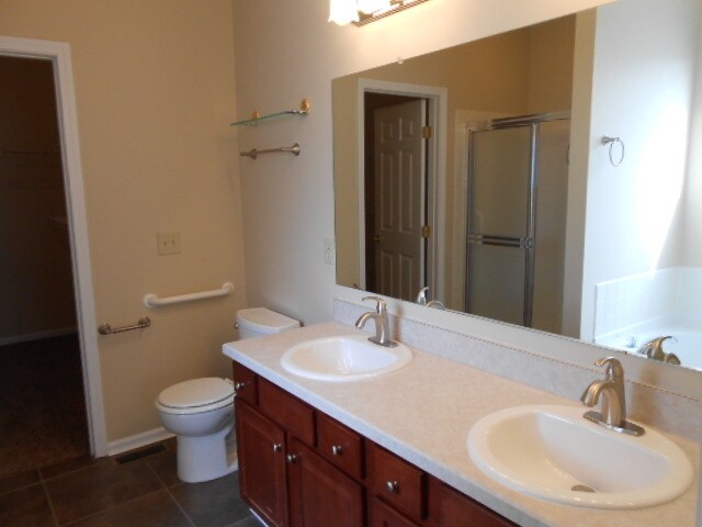 Building Photo - 8947 Creek View St