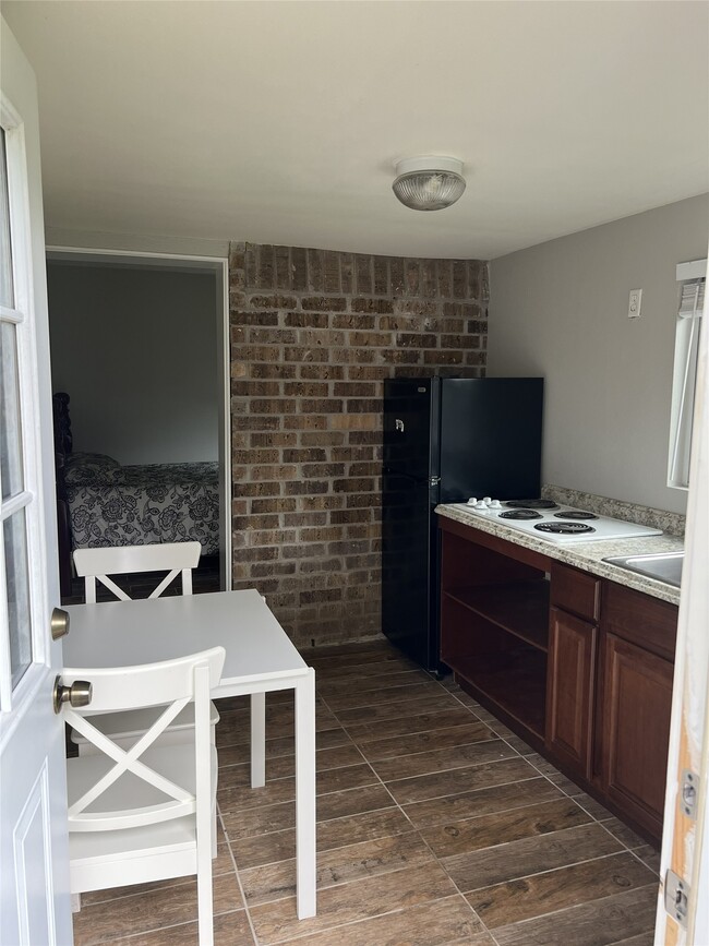 Building Photo - 3061 Walnut Springs Dr