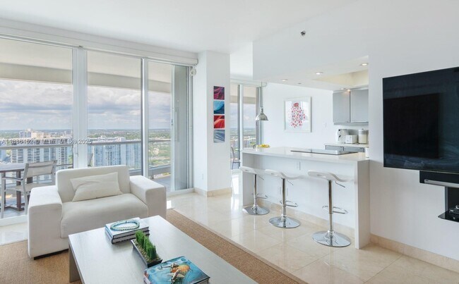 Building Photo - 7000 Island Blvd