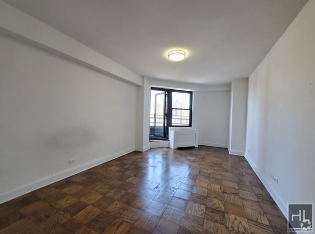 Building Photo - 240 E 82nd St