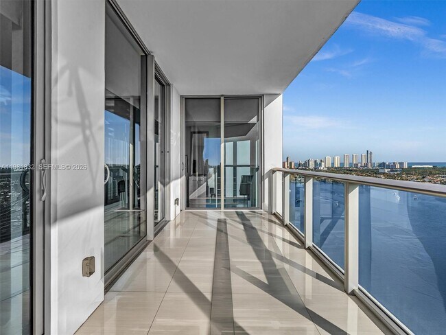 Building Photo - 17301 Biscayne Blvd