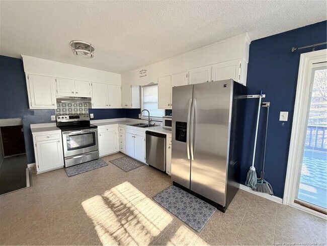 Building Photo - 4946 Pinewood Dr