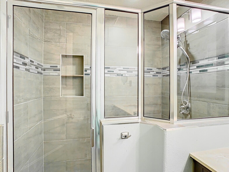 Primary Bath - 1503 Wise Ave
