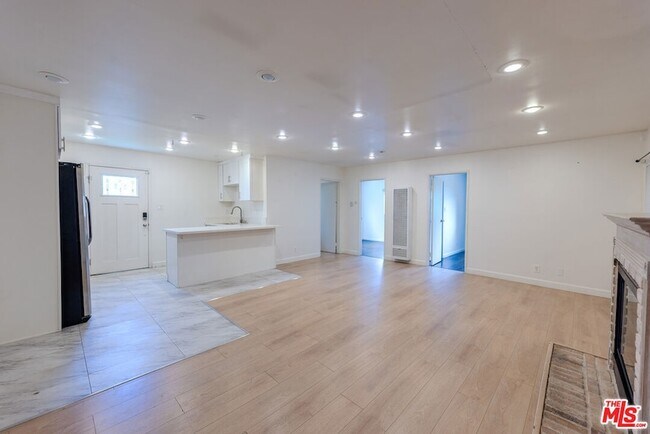 Building Photo - 837 Sunset Ave