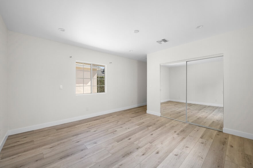 Building Photo - 905 Graynold Ave