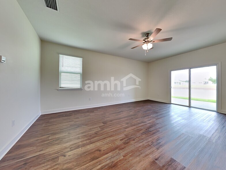 Building Photo - 957 Tan Tara Trl