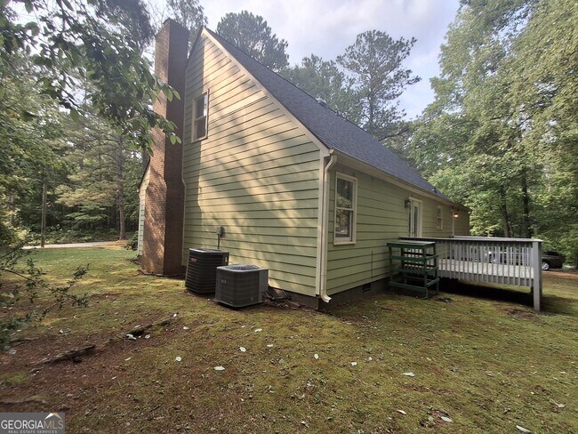 Building Photo - 2243 Sharondale Dr