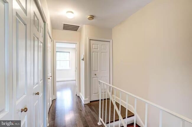 Building Photo - Sun-Drenched 2BR/2.5 BA Townhouse Condo in Gated Sutton Place