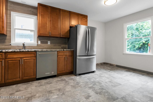 Building Photo - 204 Raritan St