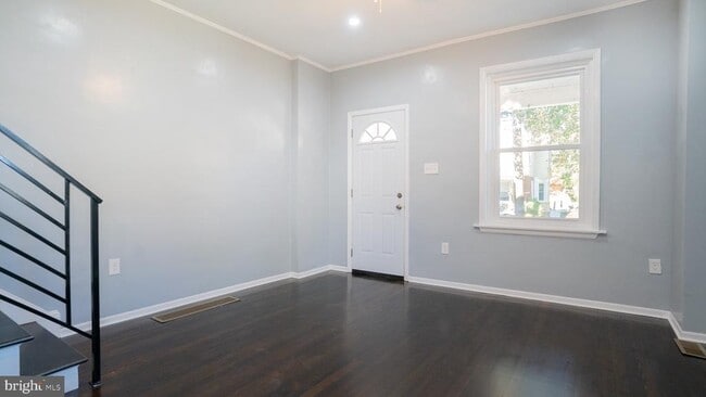 Building Photo - 113 Elm Ave