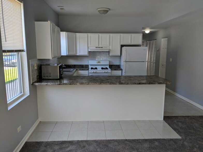 Kitchen - 1457 N Rockwell St