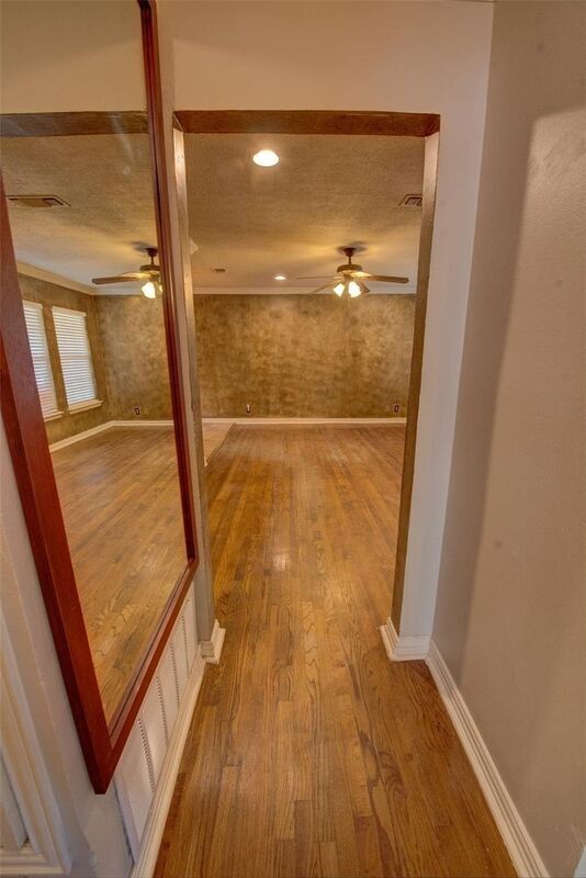 Building Photo - 1212 Marshalldale Dr