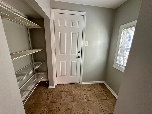 Building Photo - 1501 W Highland Ave