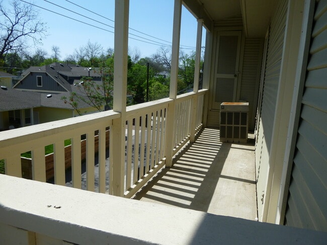 Building Photo - 4401 Speedway- Free Cable and Internet-Available for August!