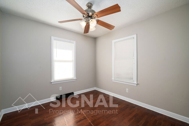 Building Photo - 912 2nd Ave