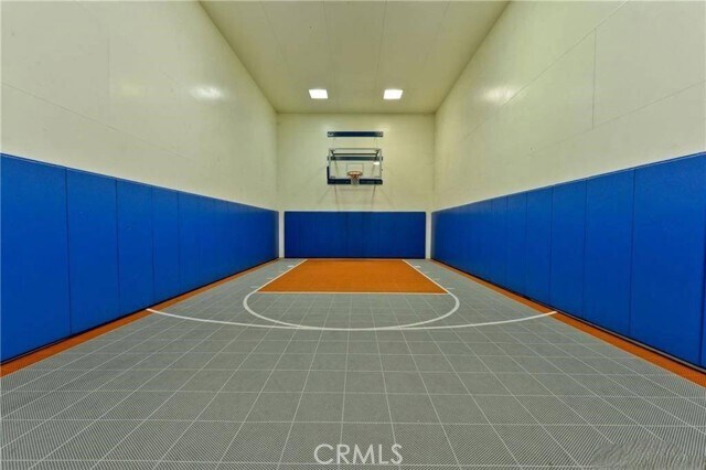 Building Photo - 5545 Canoga Ave