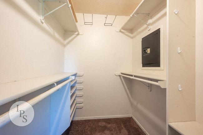 Building Photo - Fresno Eastside Home, 3BR/2BA, Near CSUF –...