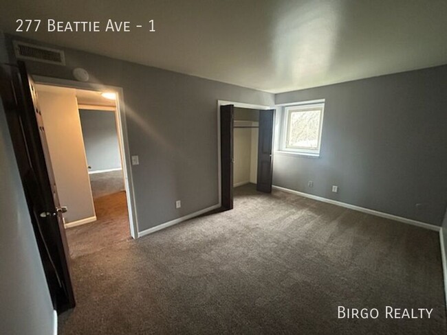 Building Photo - Move in Ready! Large and lovely 2-bedroom ...