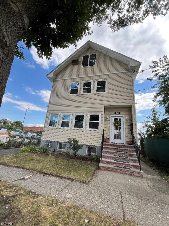 Primary Photo - 469 Crooks Ave