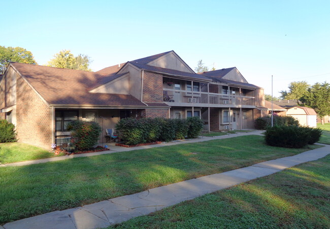 Primary Photo - Colonial Park Apartments