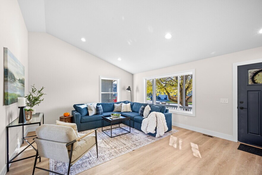 Building Photo - 1721 Northshore Dr