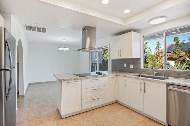 Building Photo - 11000 Meadow Glen Way E