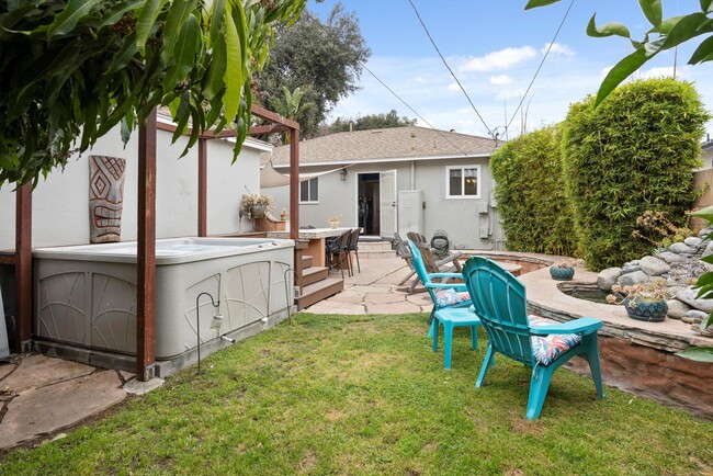 Building Photo - Beautiful Summer Home | Gorgoeus Yard | 3-...