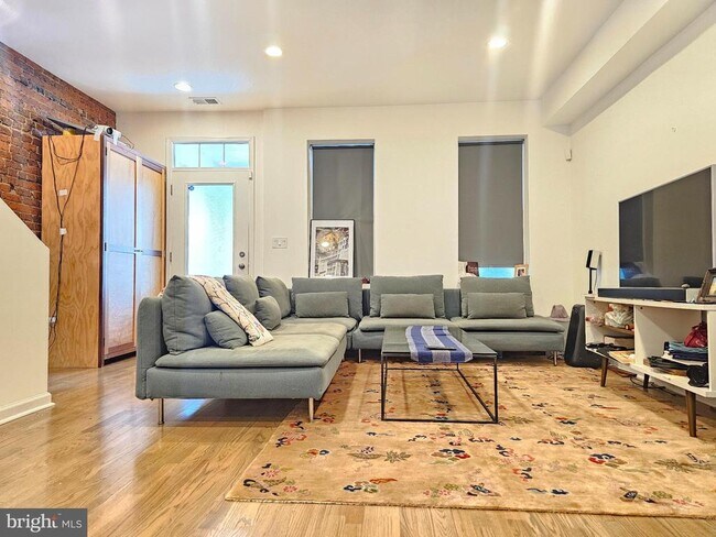 Building Photo - 1311 S St SE