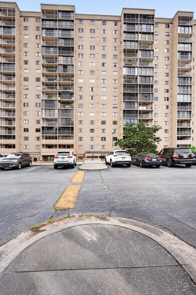 Building Photo - 1825 Saint Julian Pl