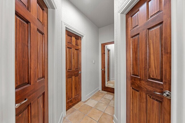 Building Photo - 3404 Comanche Trace Dr