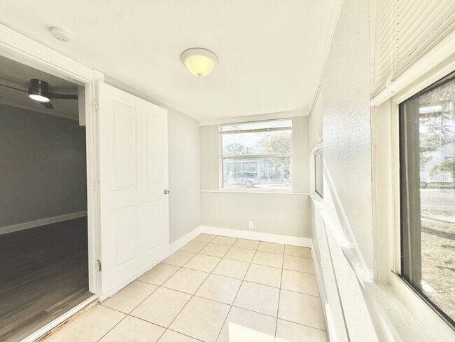 Building Photo - 1914 31st St S