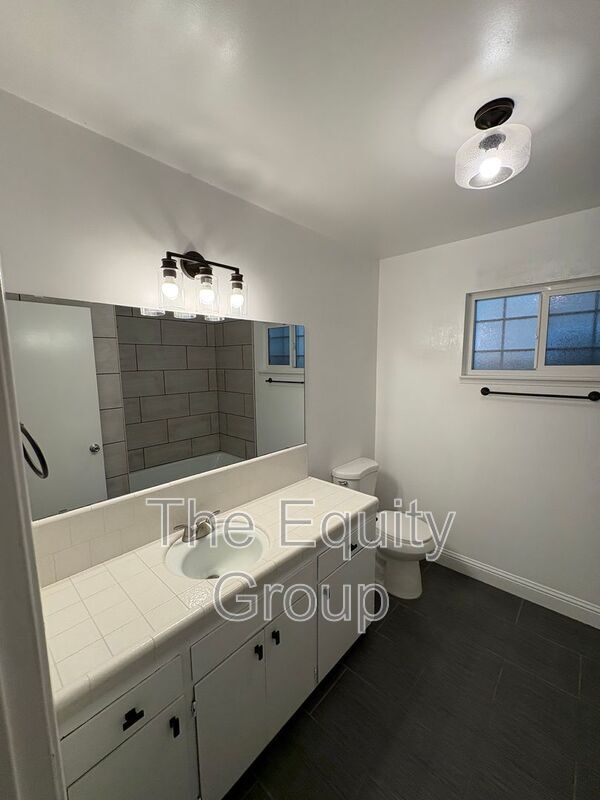 Building Photo - 1439 W Evans Ave